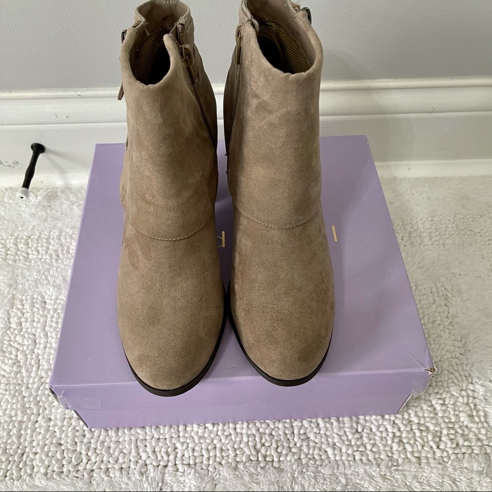 Madden Girl Destroy Bootie with Zippers With Box 9